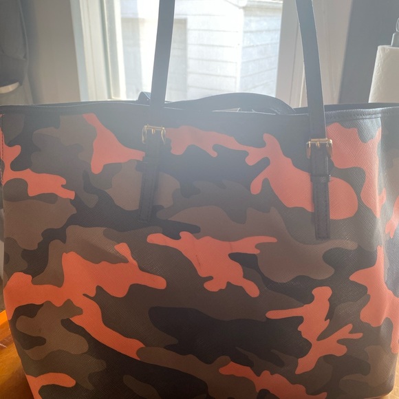 MK Camo Tote - Picture 2 of 3